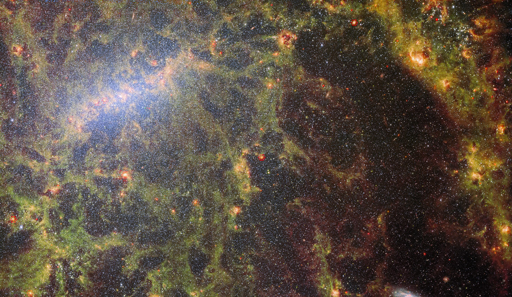 Webb Peers Behind the Bars of NGC 5068 image